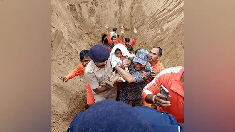 Dausa: NDRF and SDRF teams rescue girl from borewell after an 18 hour operation