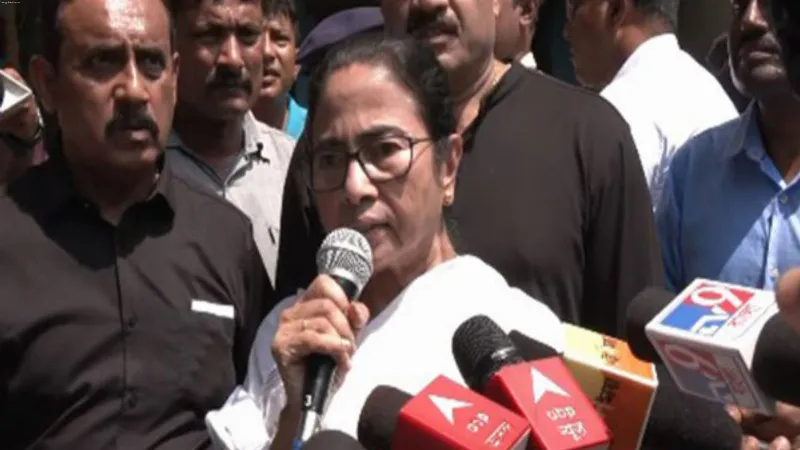 Mamata Banerjee visits flood-affected areas, blames Centre run organisation for 'sinking' Bengal