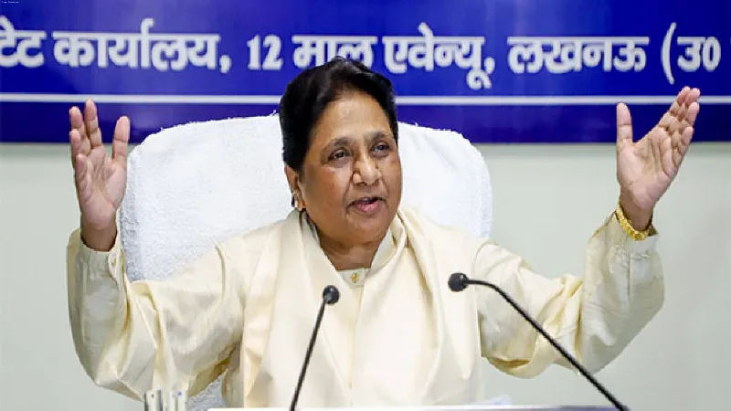 Mayawati accuses Congress of double standards, calls it 