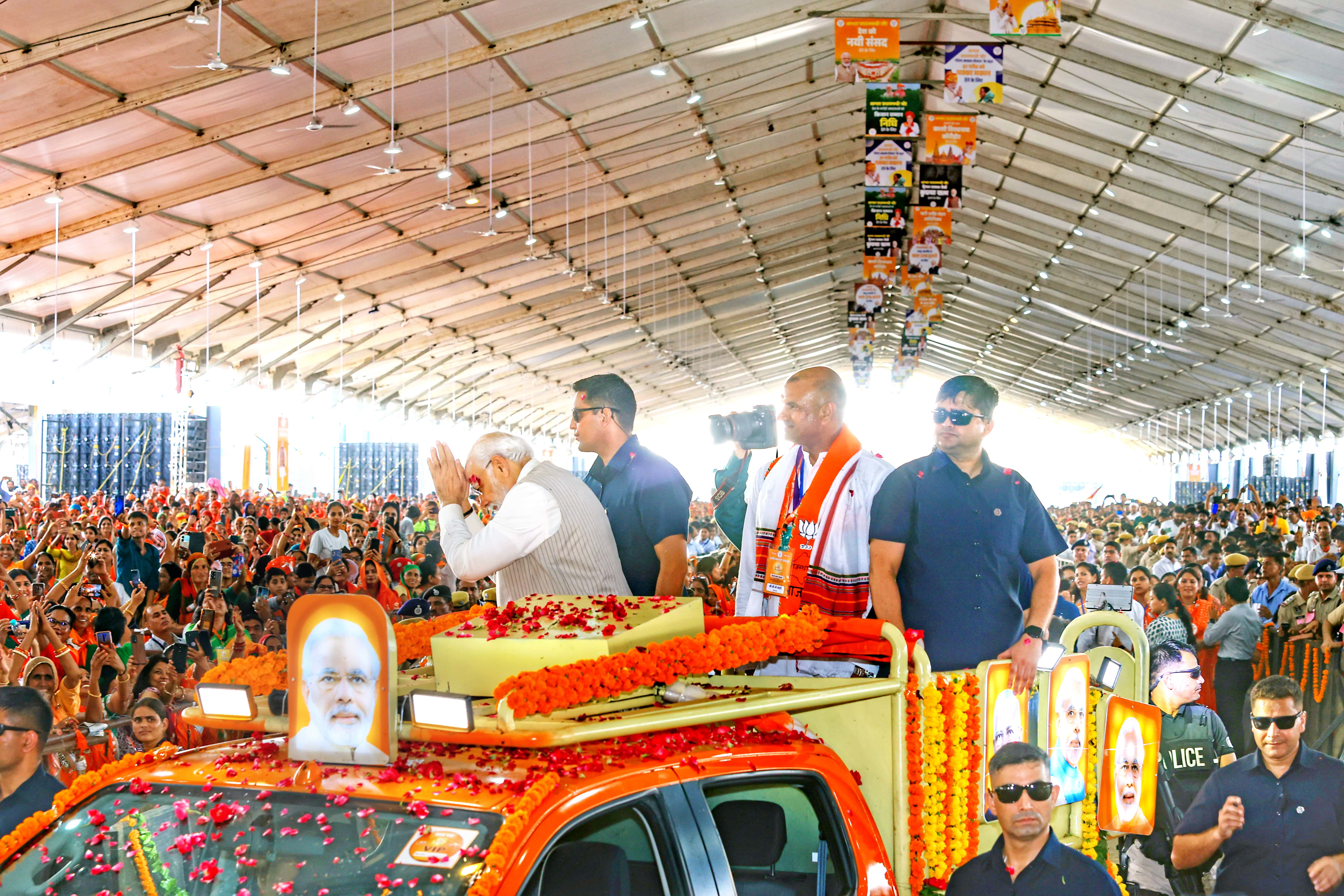 PM Modi bowing to women during his road road show at Dadiya, Jaipur