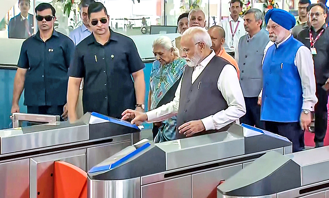 PM Modi, Hardeep Singh Puri, Anandiben Patel, Yogi Adityanath and others during the inauguration of the priority section of RRTS Corridor.