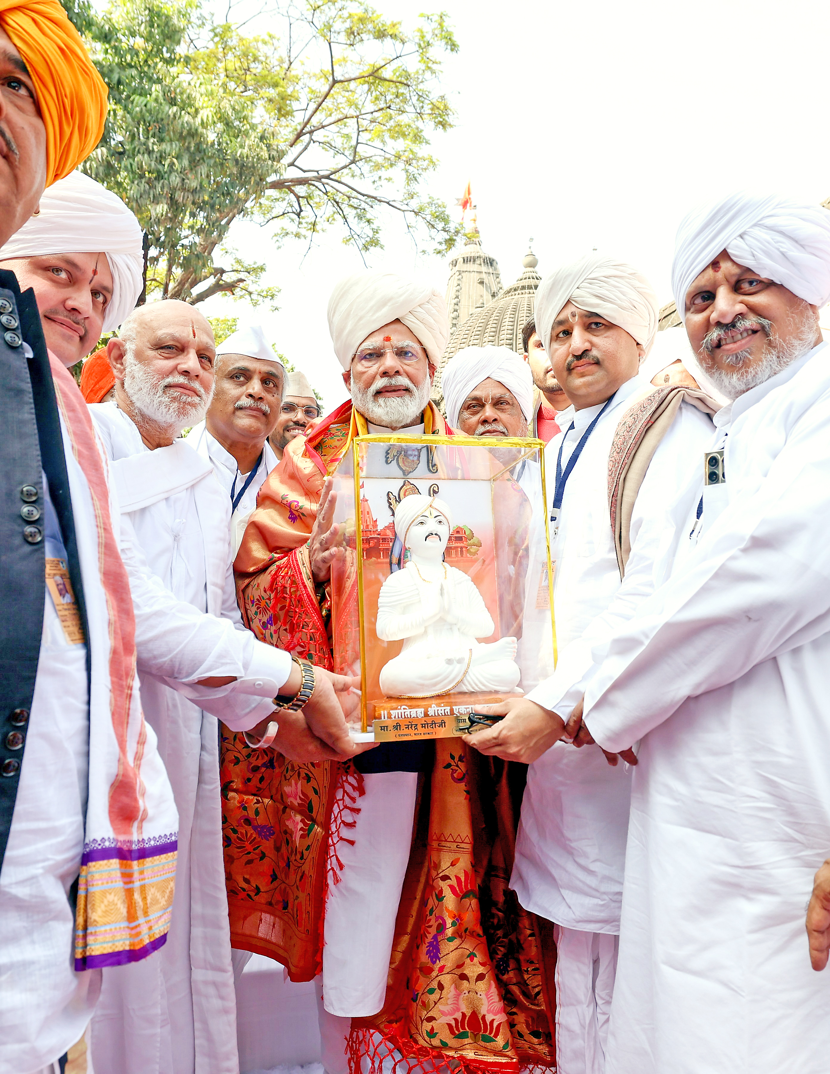 PM Modi being felicitated at Shree Kalaram Mandir.