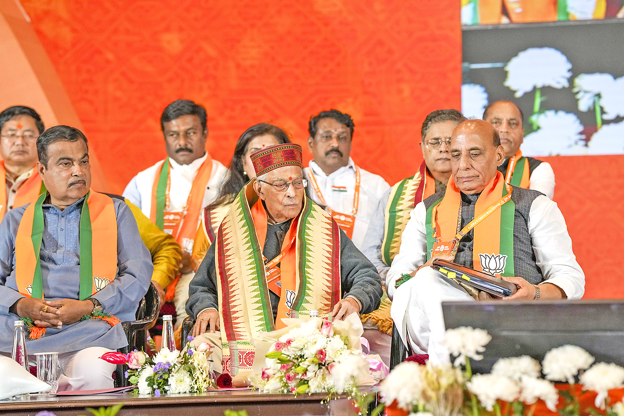 Rajnath Singh, Dr Murli Manohar Joshi, Nitin Gadkari and others during meeting.