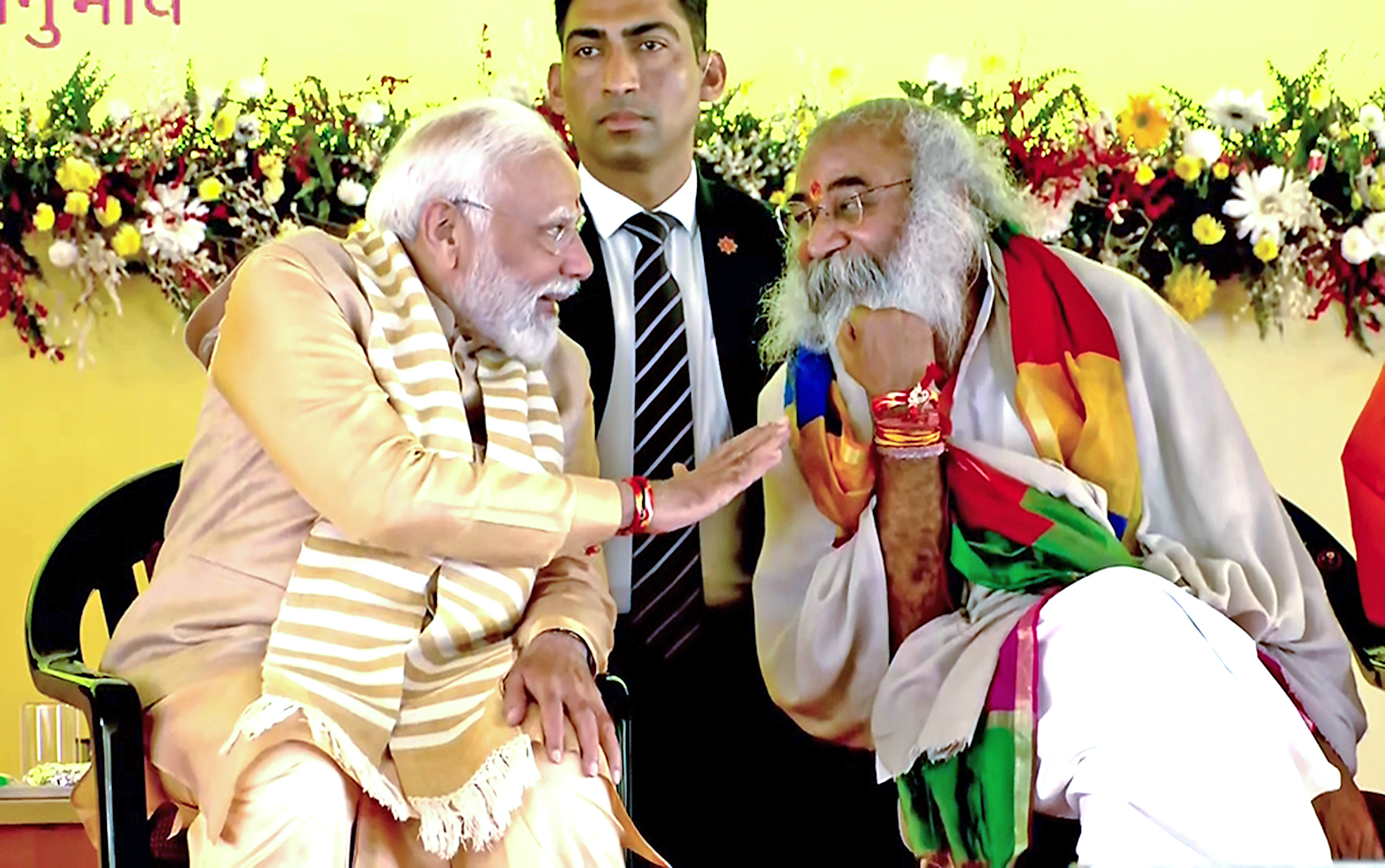 PM Modi interacts with Acharya Pramod Krishnan.