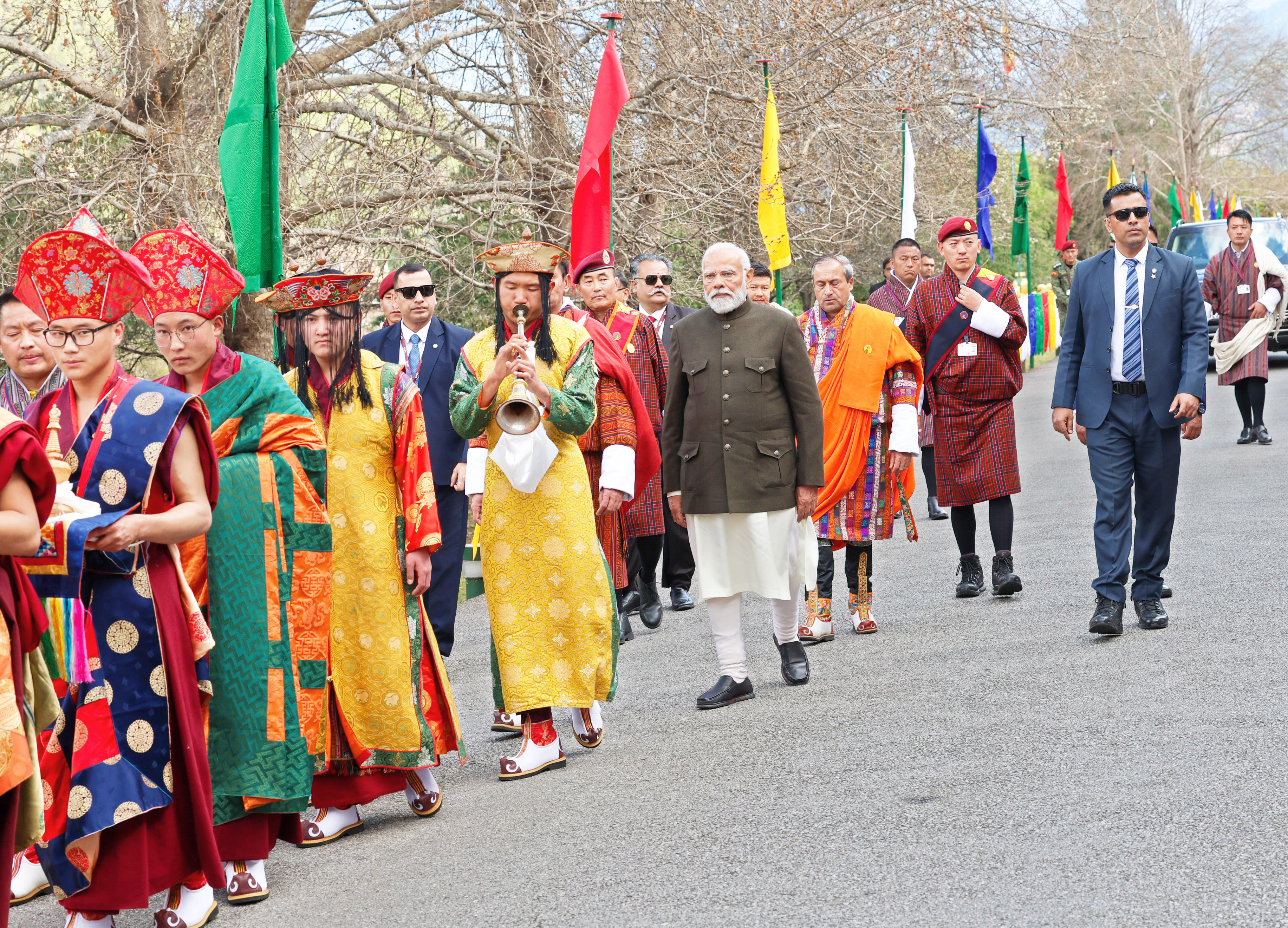 PM Modi addresses gathering.