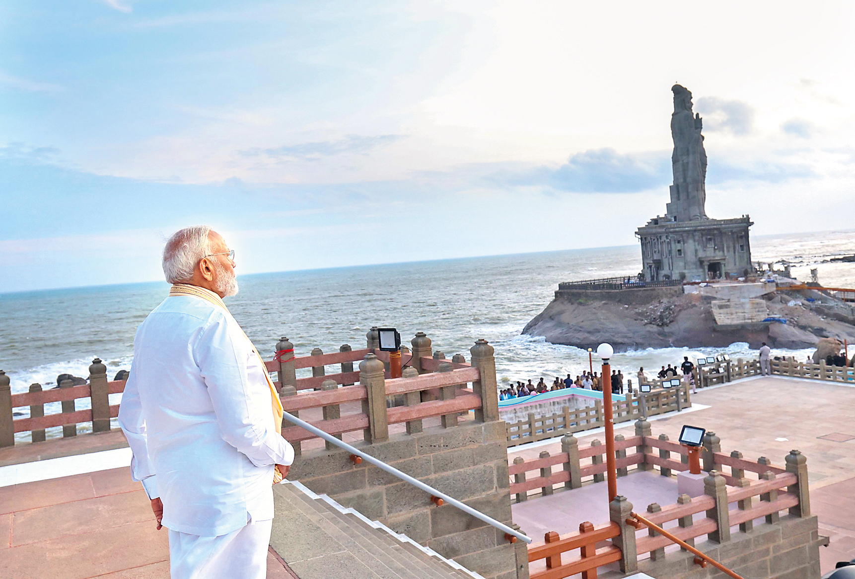 Modi visits Bhagavathy Amman Temple.