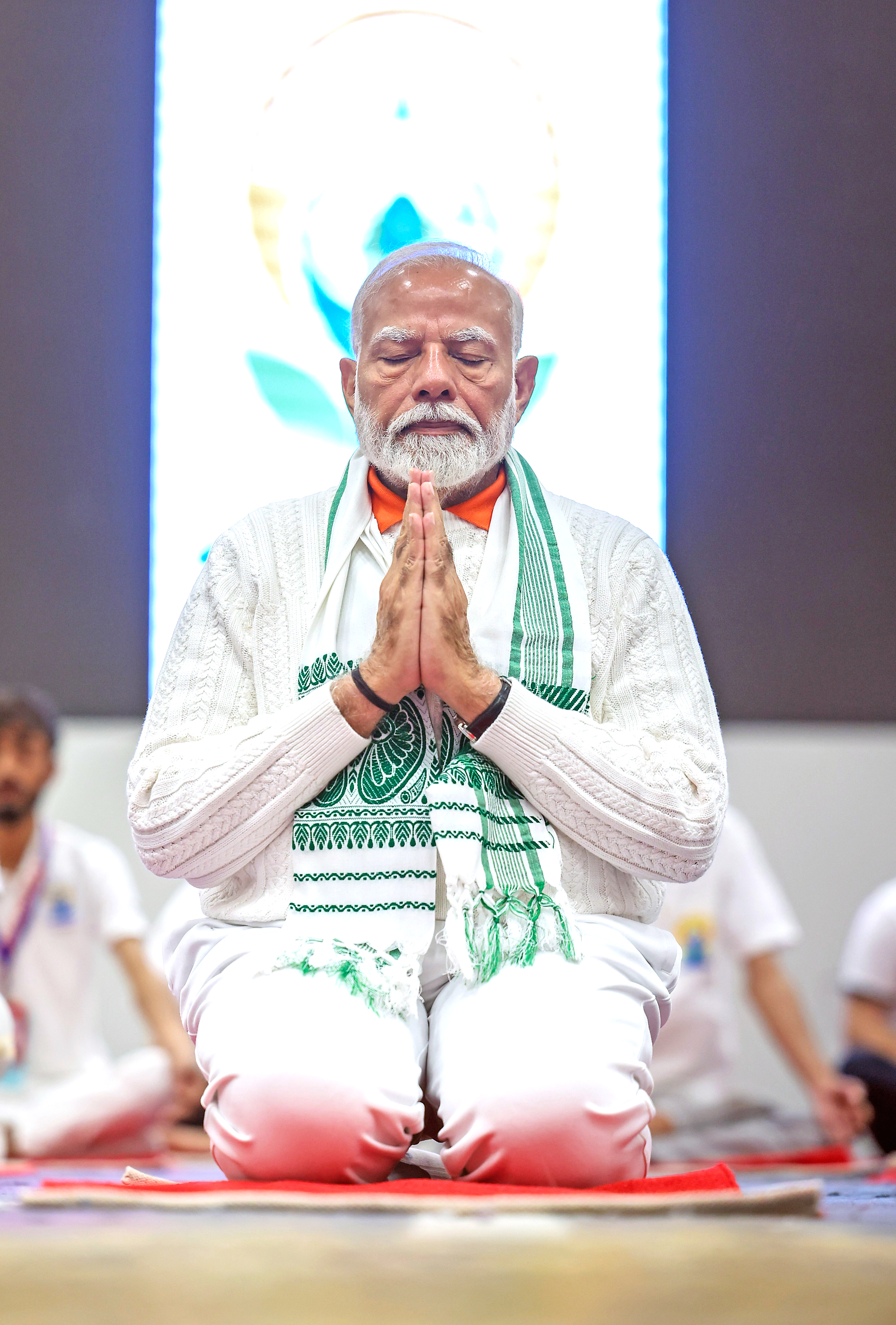 PM Modi performs yoga in Srinagar