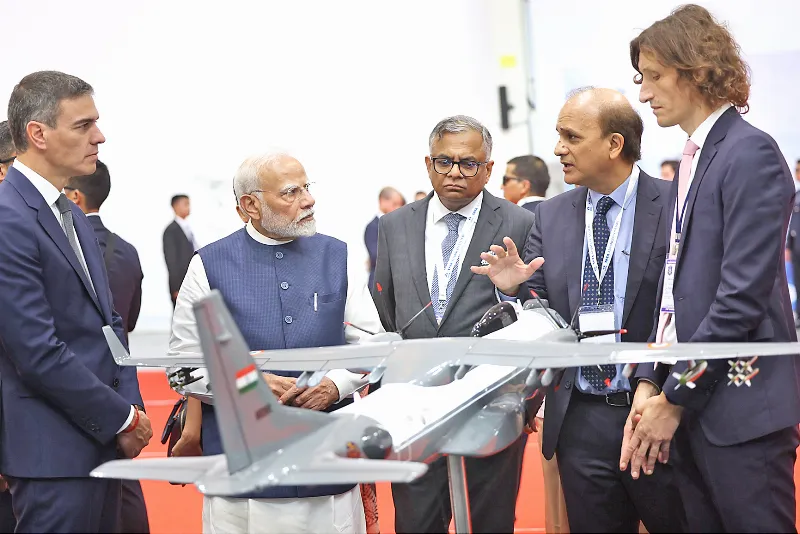 Modi and Sanchez during inauguration.