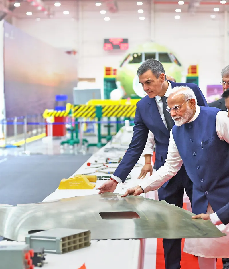 Modi and Sanchez during inauguration.