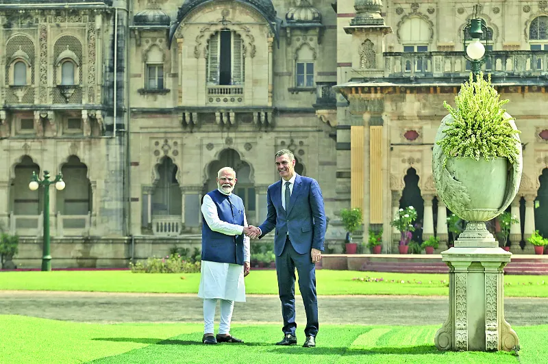 Modi greets Sanchez at Laxmi Vilas Palace.