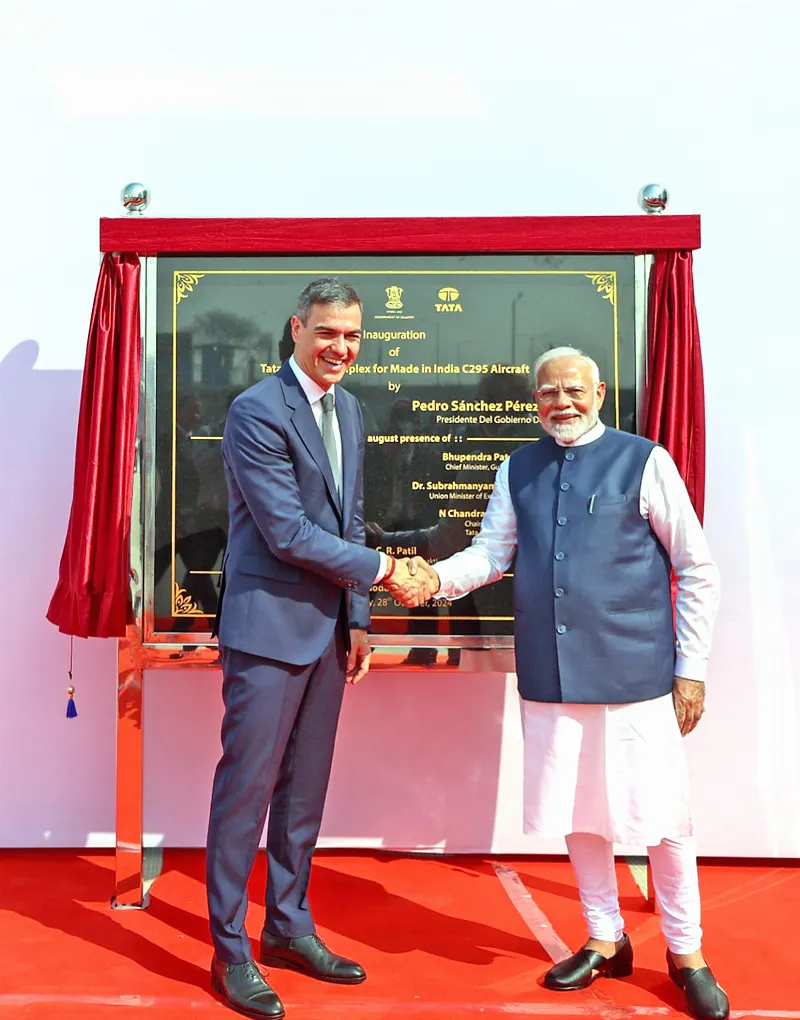 Modi and Sanchez during inauguration.