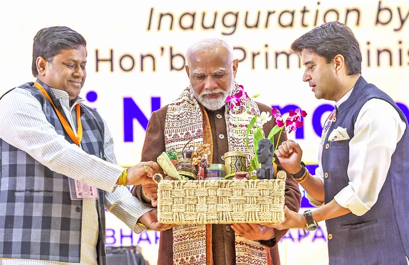 Jyotiraditya Scindia and Sukanta Majumdar greet PM Modi.