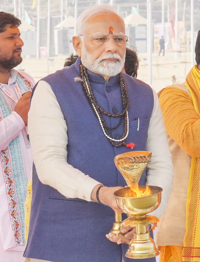 Modi offers prayers at the Sangam Nose.