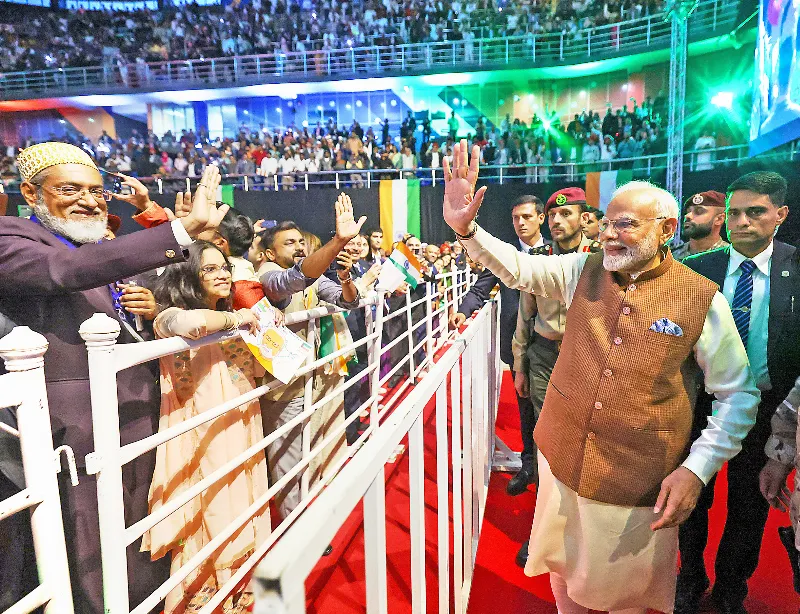 PM Modi greets Indian community at 'Hala Modi' event.