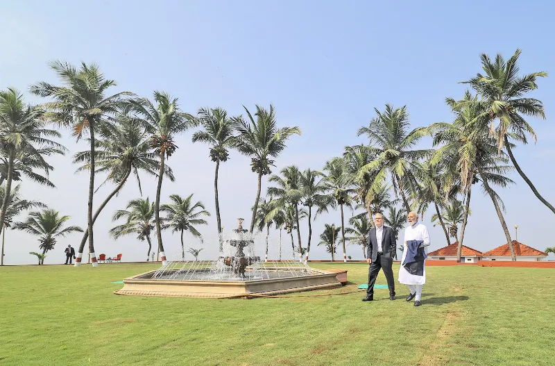 Modi and Starmer at Mumbai Raj Bhavan.
