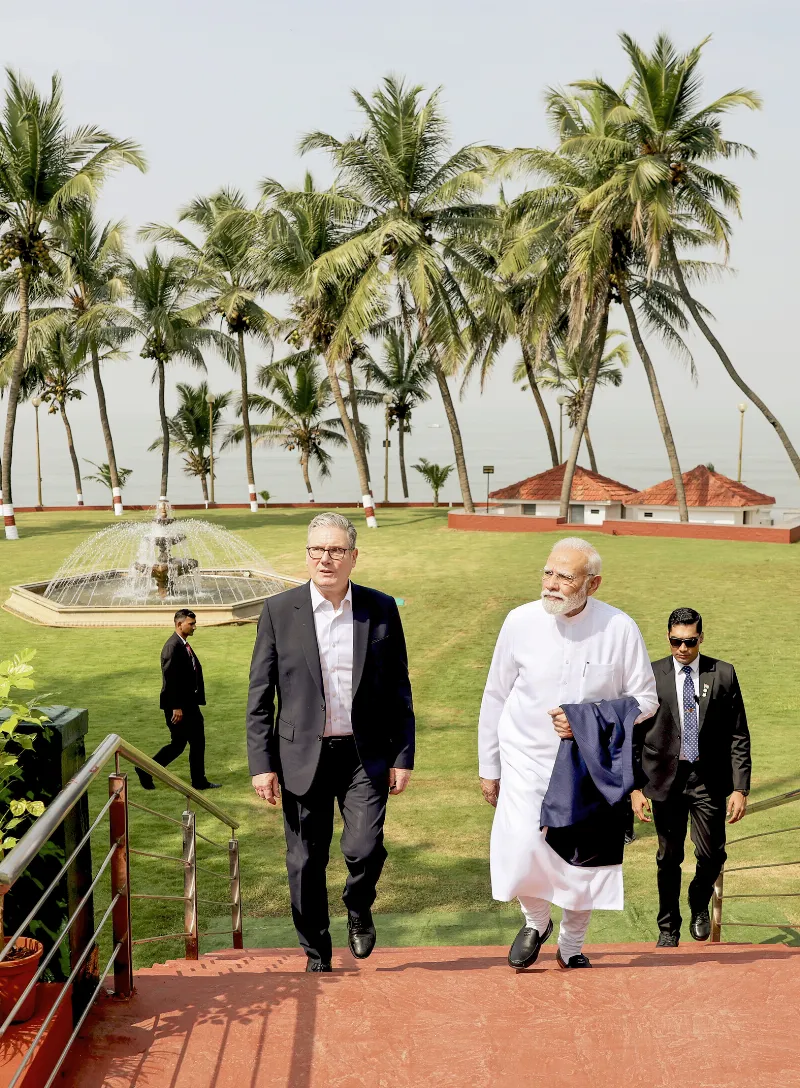 Modi and Starmer at Mumbai Raj Bhavan.