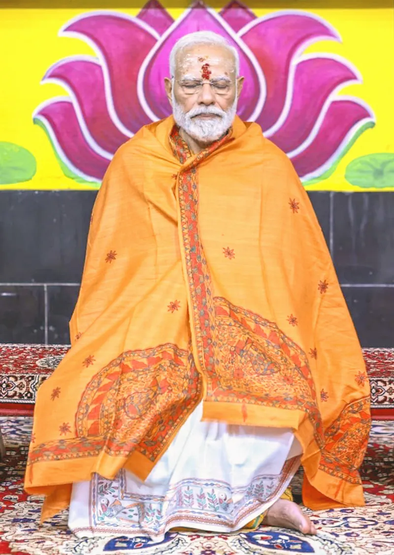PM Narendra Modi offers prayers at Bhramaramba Mallikarjuna Swamy Varla Devasthanam temple, Srisailam.