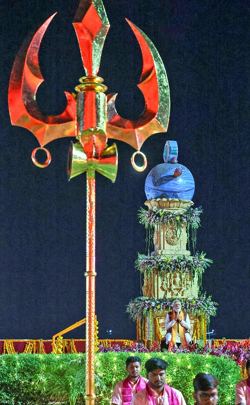 PM Modi participates in Omkar mantra chanting.